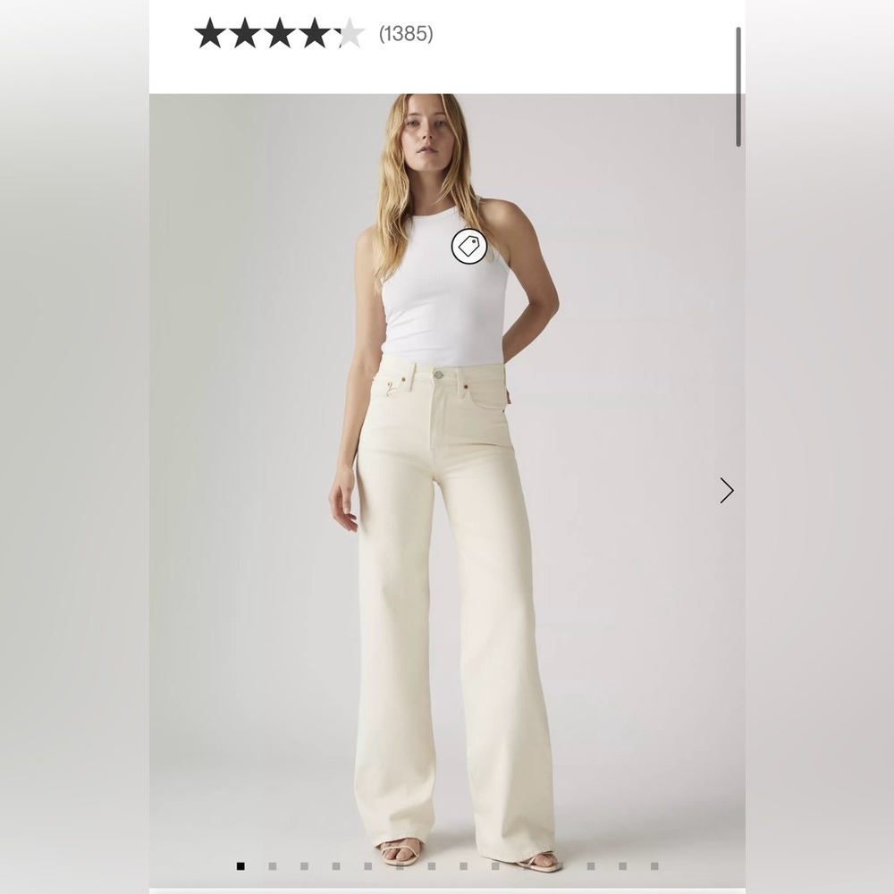 NWT! Levi’s Ribcage Wide Leg Jeans. Color: Barely Freezing (White) Size 25 x 32